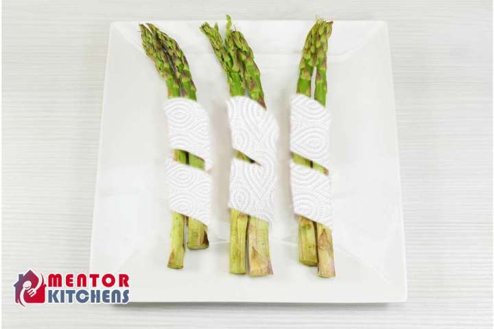 How to Microwave Asparagus in Paper Towel