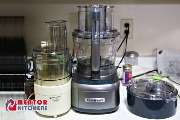 Can You Put Hot Food In a Food Processor?